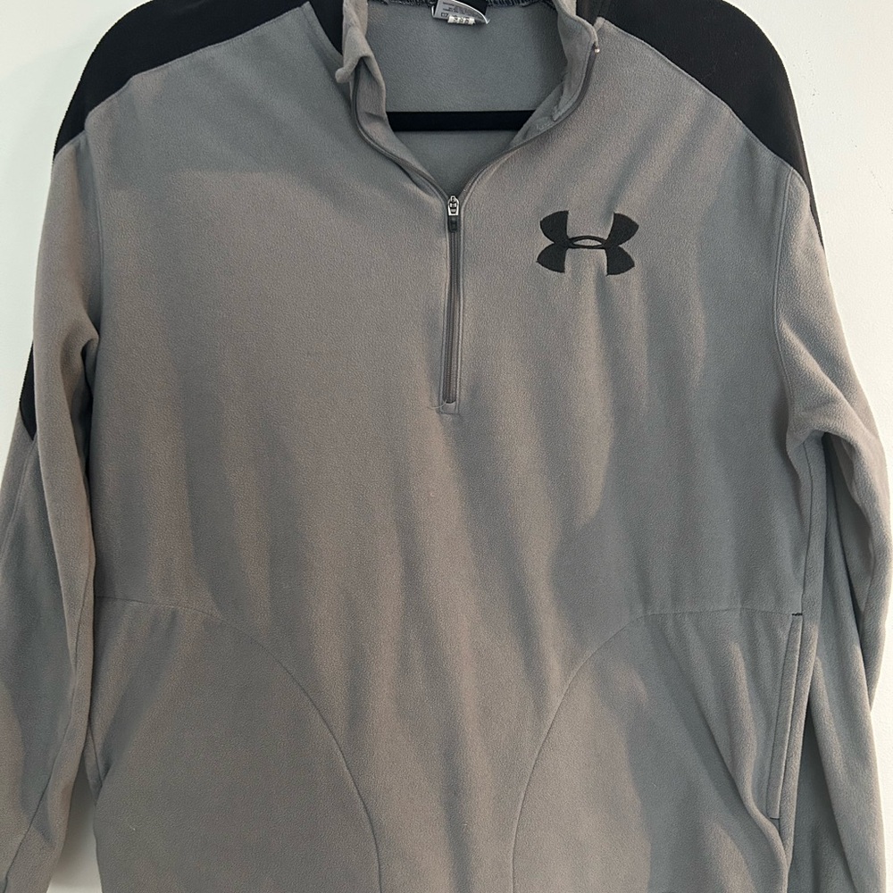 Under Armour Men's Gray and Black 1/4 zip jacket in